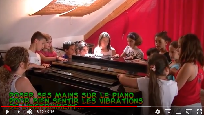 Salle-de-musique-et-piano-en-classe-musicale-à-la-Fontaine-de-l'ours